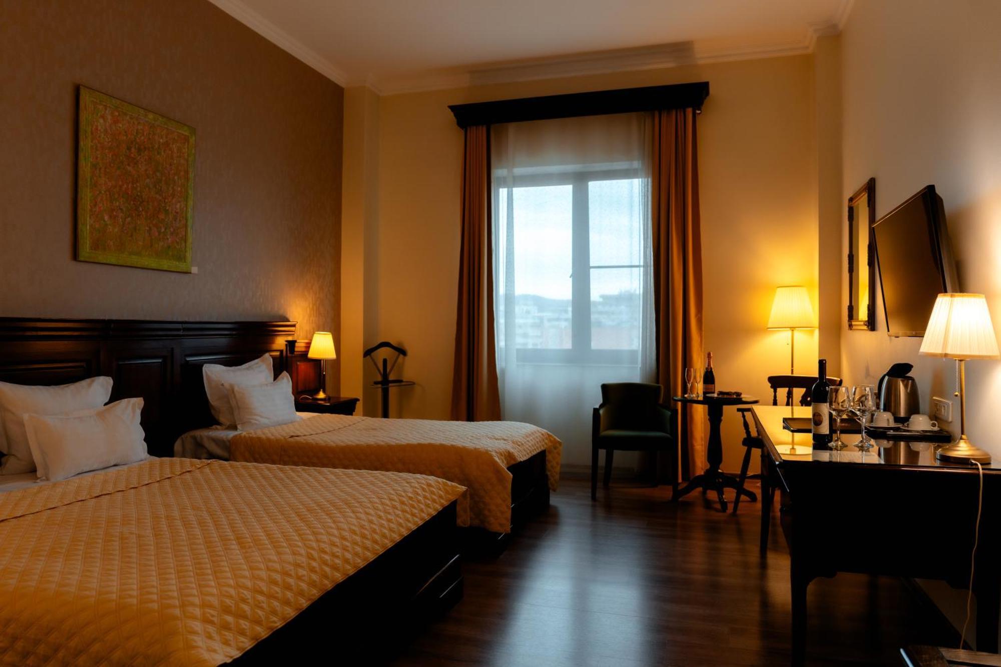 Grand Hotel Sofianu รึมนิคูวัลเจีย ภายนอก รูปภาพ